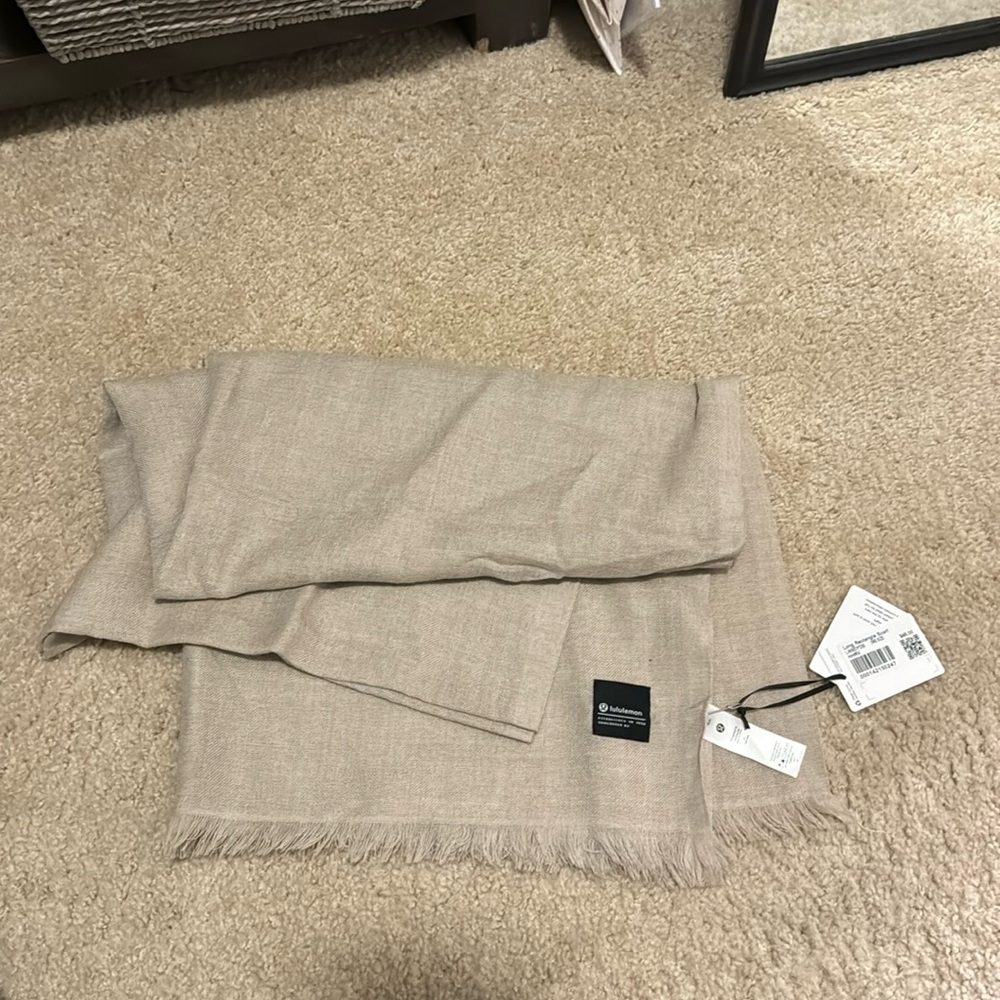 Lululemon scarf